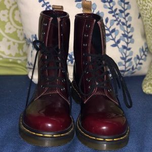 Shiny maroon docs